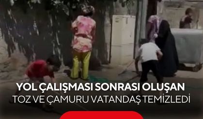 Yol çalışmasının ardından oluşan çamuru vatandaşlar temizledi...