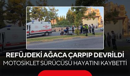 Refüjdeki ağaca çarparak devrilen motosikletin sürücüsü hayatını kaybetti