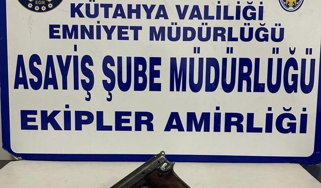 Bir şahsın üzerinde ruhsatsız tabanca ele geçirildi