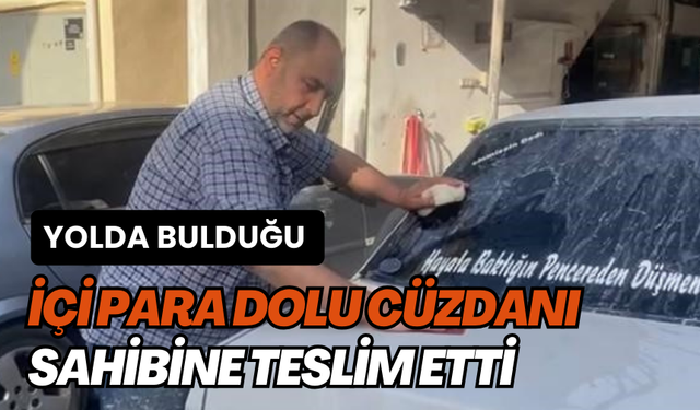 Yolda bulduğu içi para dolu cüzdanı sahibine teslim etti