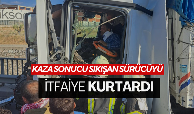 Kaza sonucu sıkışan sürücüyü itfaiye kurtardı