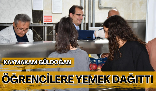 Salihli Kaymakamı Güldoğan, öğrencilere yemek dağıttı