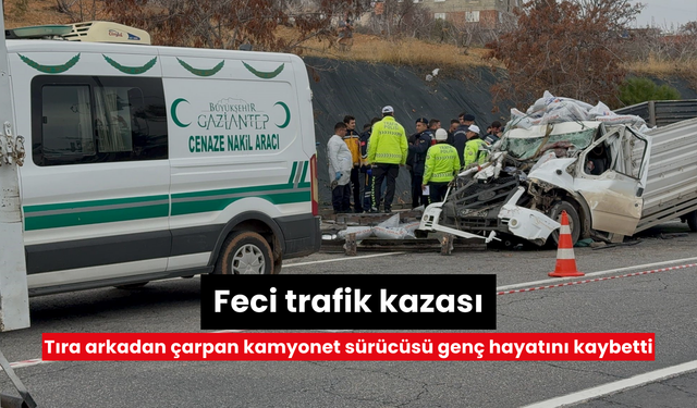 Feci trafik kazası: Tıra arkadan çarpan kamyonet sürücüsü genç hayatını kaybetti