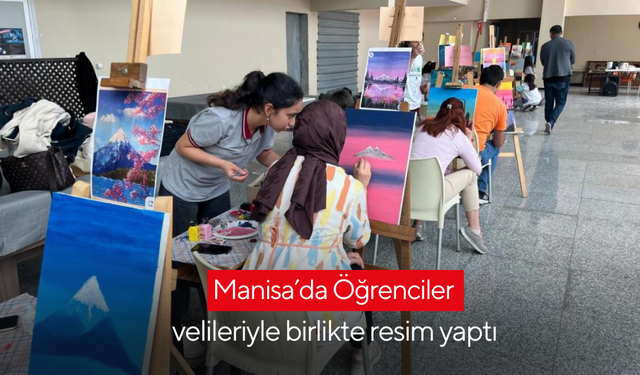 Manisa’da Öğrenciler velileriyle birlikte resim yaptı