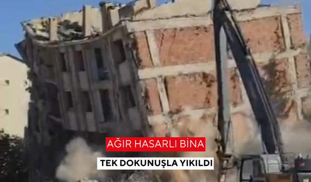 Ağır hasarlı bina tek dokunuşla yıkıldı