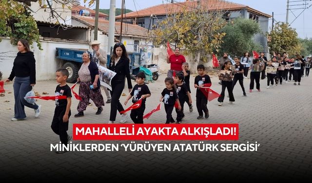 Mahalleli ayakta alkışladı! Miniklerden ‘Yürüyen Atatürk Sergisi’