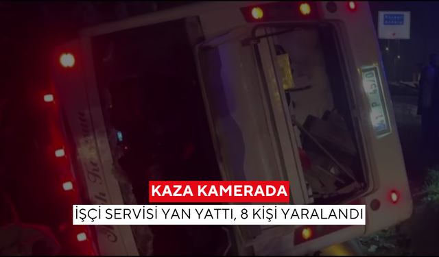 Saniyeler içinde faciaya dönüştü!  İşçi servisi kazası kamerada!