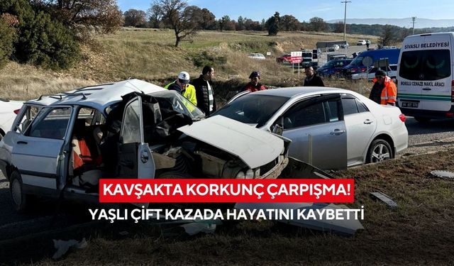 Kavşakta korkunç çarpışma! Yaşlı çift kazada hayatını kaybetti