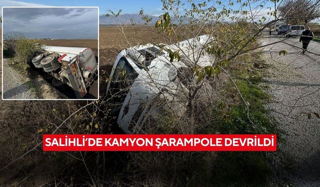 Salihli’de kamyon şarampole devrildi: 1 yaralı