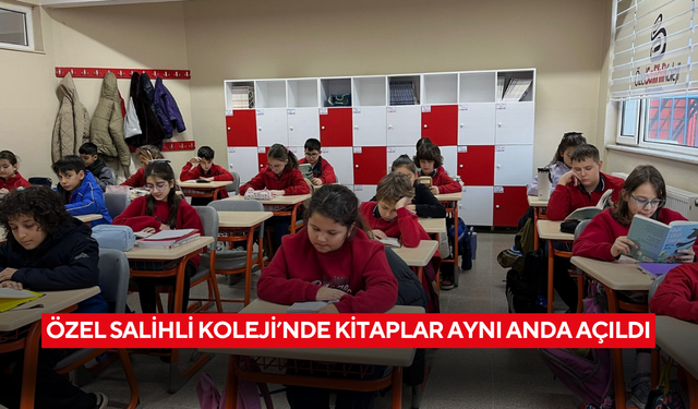 Özel Salihli Koleji’nde kitaplar aynı anda açıldı