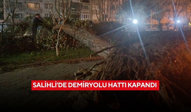 Salihli'de demiryolu hattı kapandı