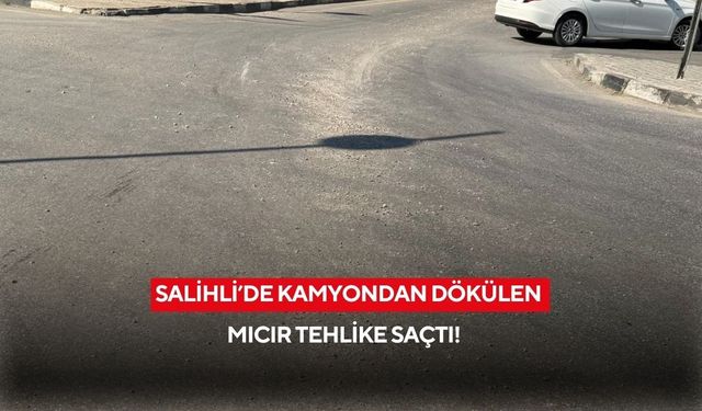 Salihli’de kamyondan dökülen mıcır tehlike saçtı! Sürücüler zor anlar yaşadı
