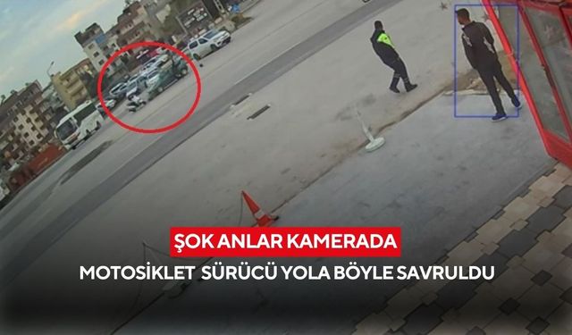 Otomobille çarpışan motosikletin sürücüsü havada böyle takla attı