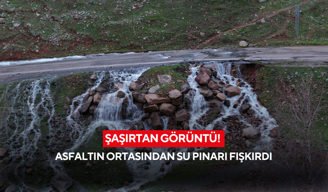 Şaşırtan görüntü! Asfaltın ortasından su pınarı fışkırdı