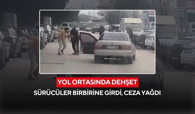 Trafiği boks ringine çevirdiler! Yumruk yumruğa kavganın bedeli ağır oldu...