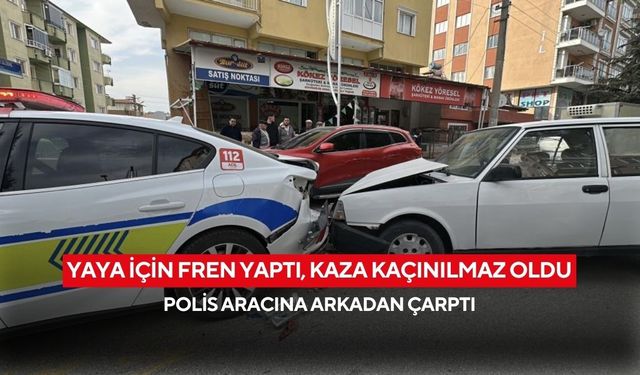 Yaya geçidinde can pazarı! Yayaya yol veren trafik polisine arkadan çarptı..