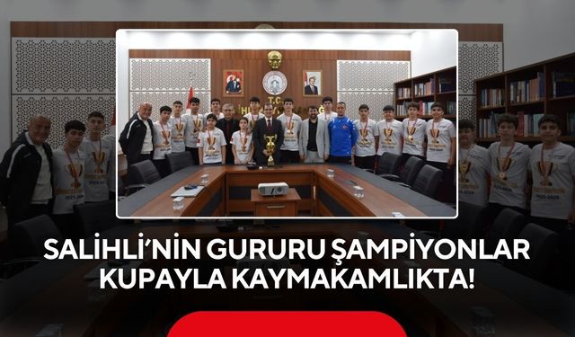 Şampiyonlar kazandıkları kupayı, Salihli Kaymakamı Güldoğan’a götürdü