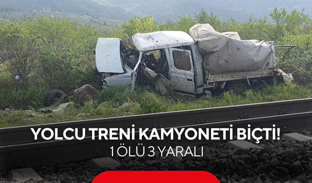 Acı haber hastaneden geldi... Yolcu treni kamyoneti biçti: 1 ölü 3 yaralı