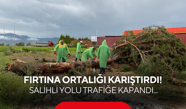 Fırtına ortalığı karıştırdı! Salihli yolu trafiğe kapandı...