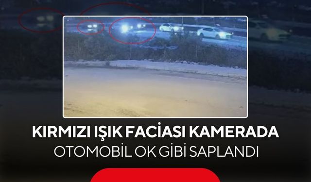 Otomobilin, ışıkta bekleyen 2 araca ok gibi saplandığı kaza kamerada