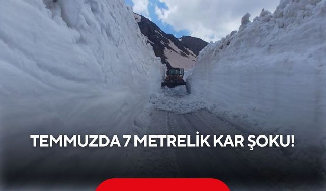 Temmuzda 7 metrelik kar şoku! İş makinesi kar tünelinde kayboldu...