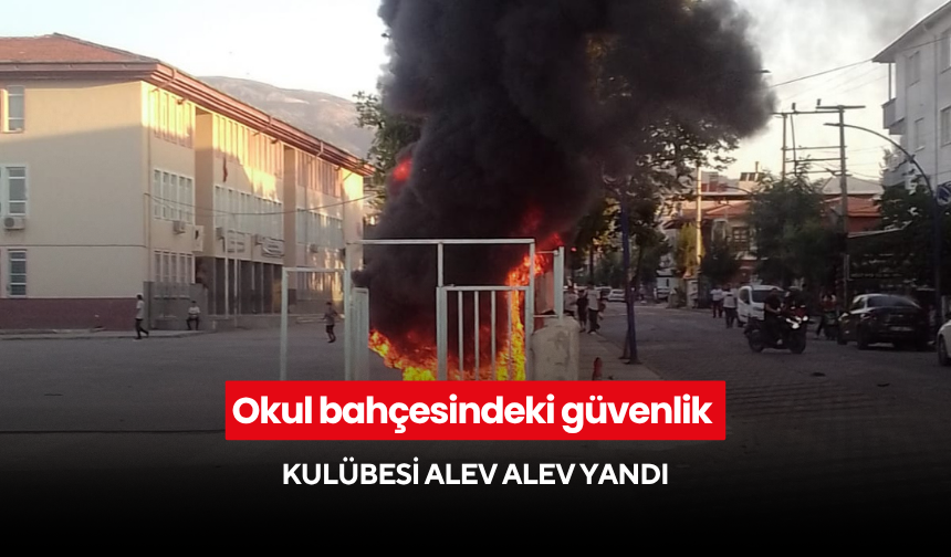 Okul bahçesindeki güvenlik kulübesi alev alev yandı