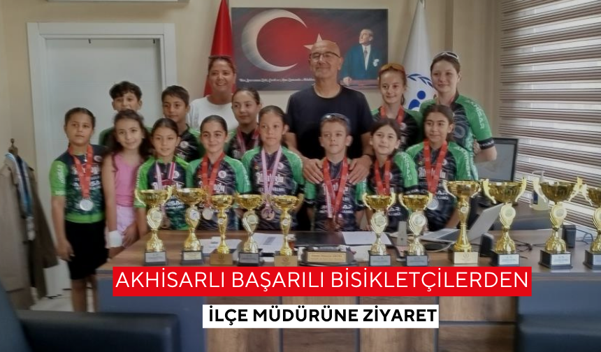 Akhisarlı başarılı bisikletçilerden ilçe müdürüne ziyaret