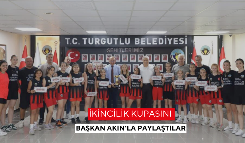 İkincilik kupasını Başkan Akın’la paylaştılar