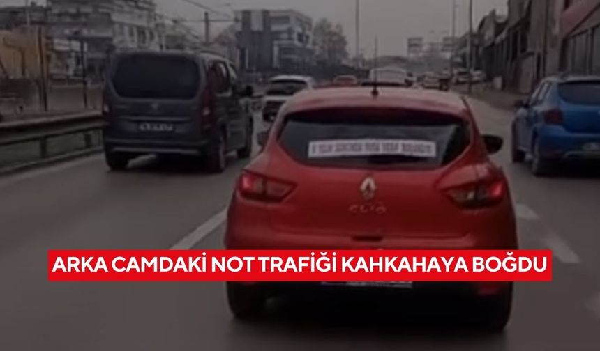 Arka camdaki not trafiği kahkahaya boğdu | Düğün arabası değil, boşanma arabası!