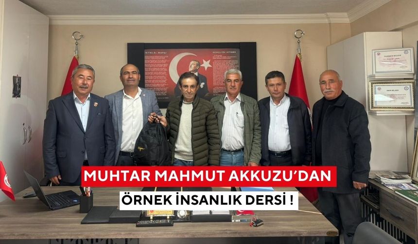 Muhtar Mahmut Akkuzu’dan örnek insanlık dersi ! Bulduğu çantayı 1 ay boyunca arayıp sahibine teslim etti