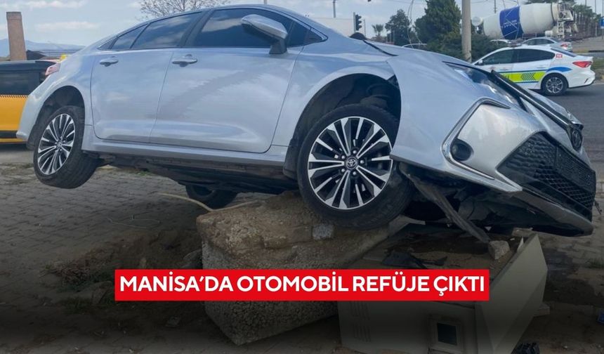 Manisa'da yürekleri ağza getiren kaza: Otomobil refüje çıktı