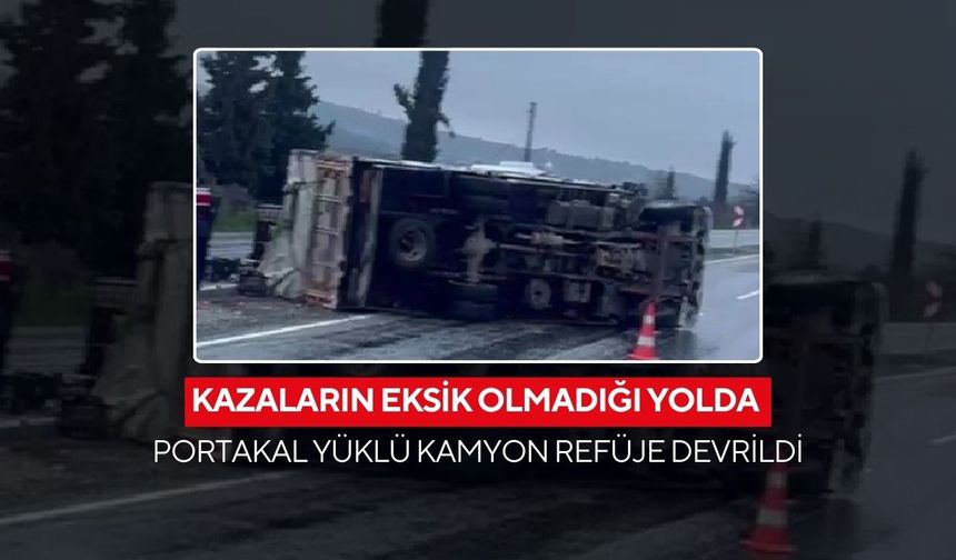 Manisa-Denizli yolunda dehşet anları! Portakal yüklü kamyon refüje devrildi...