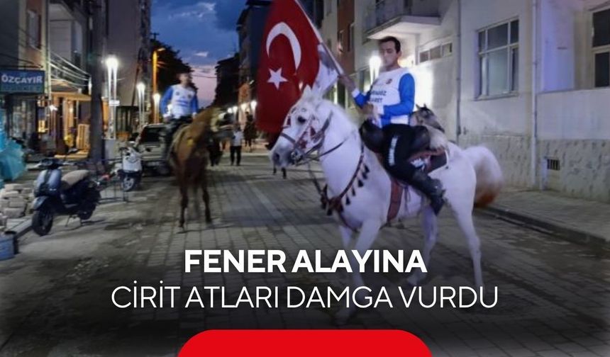 Meşaleli yürüyüşe cirit atları eşlik etti
