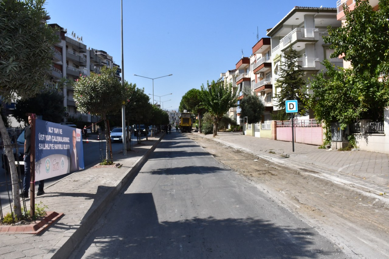 Salihli Site Caddesi’nde Asfalt Çalışmaları Başladı (4)_1280x853