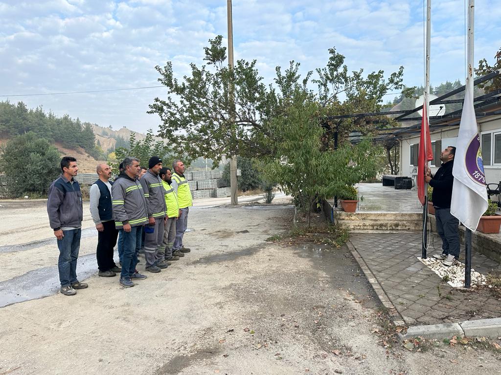 Salihli Belediyesi Çalışanları Atatürk’ü Özlemle Andı (18)