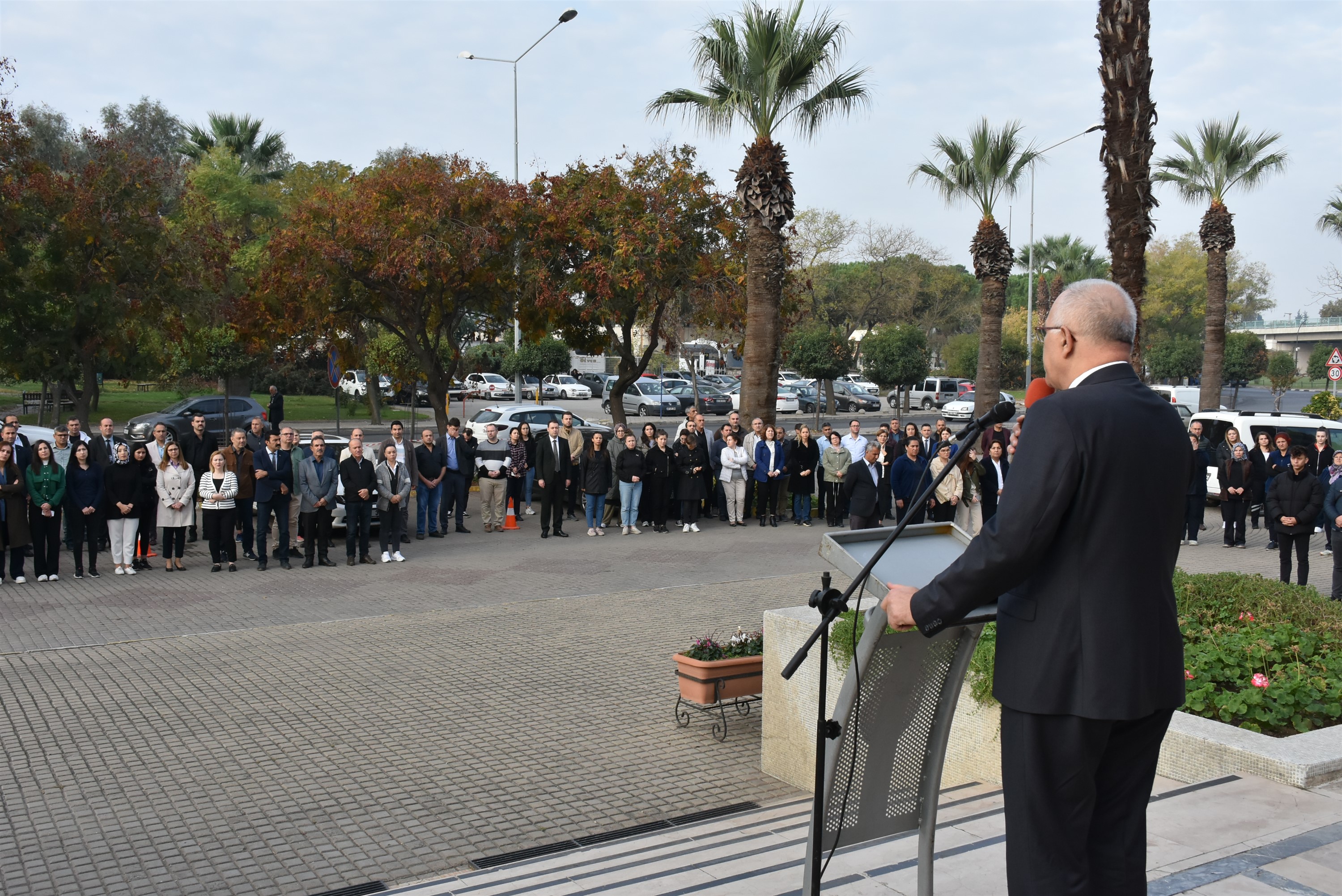 Salihli Belediyesi Çalışanları Atatürk’ü Özlemle Andı (2)