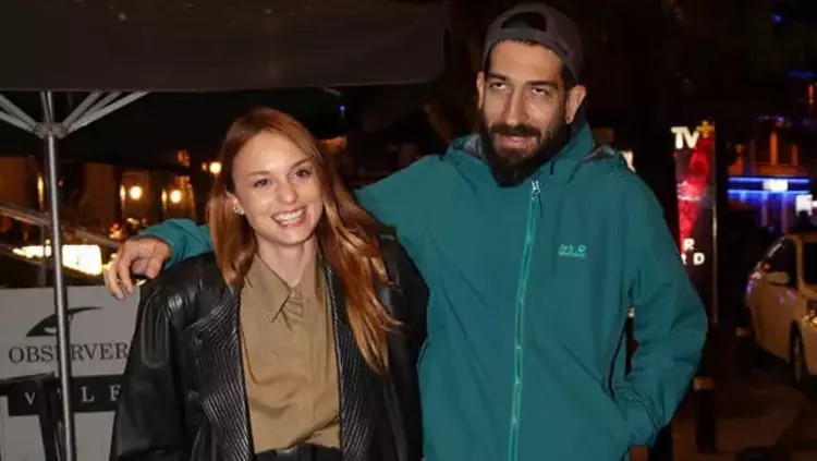 Nilperi Sahinkaya Kimdir 14