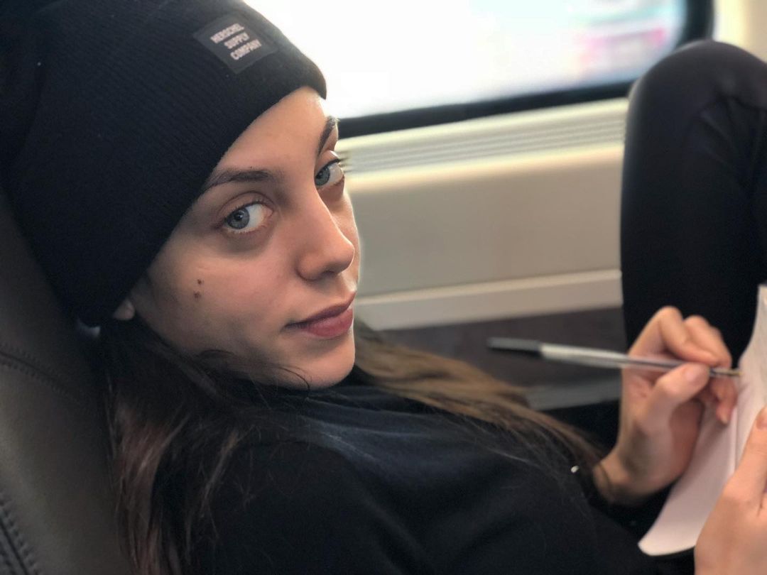 Öykü Karayel Kimdir (1)