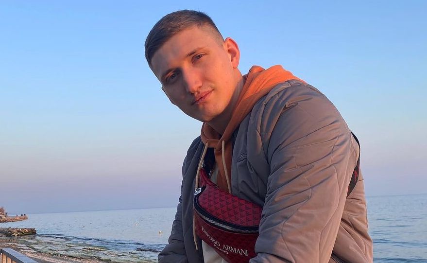 Ask Adasi Yarismacilari Deniz Denko Haydaroglu