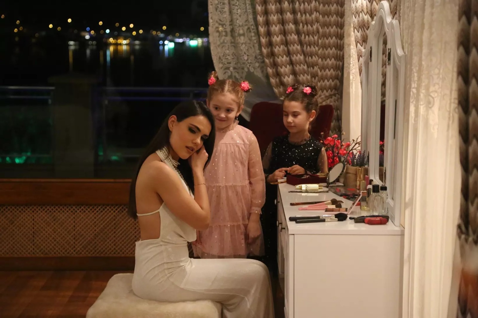 Üç Kız Kardeş Konusu (2)