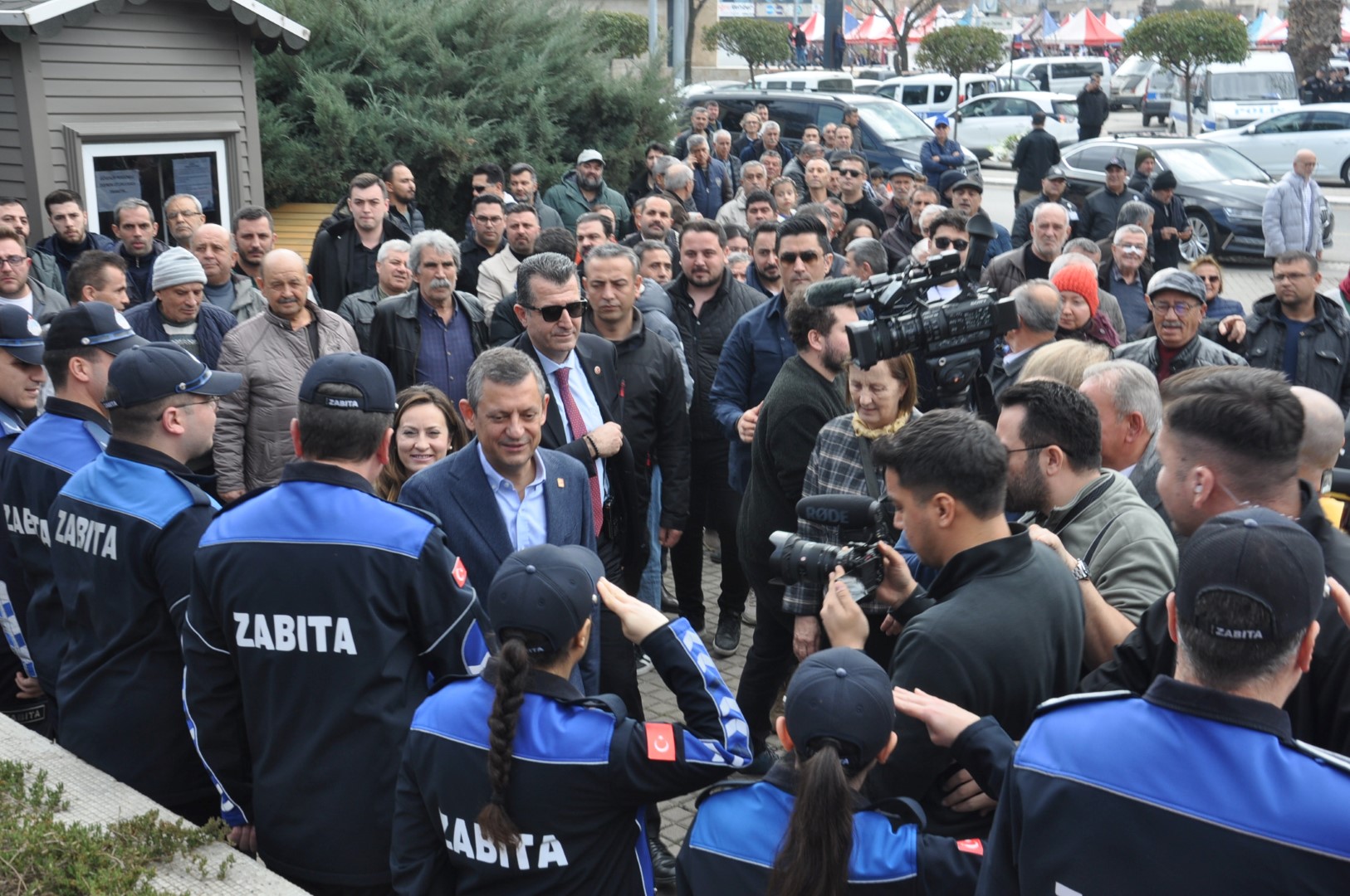 Chp Genel Başkanı Özgür Özel Salihli'de (2) (Large)-1