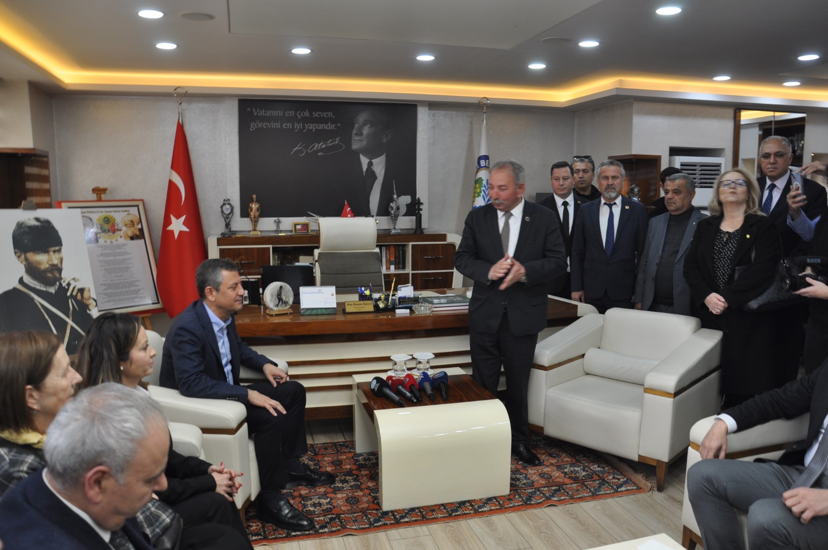 Chp Genel Başkanı Özgür Özel Salihli'de (3) (Large)-1