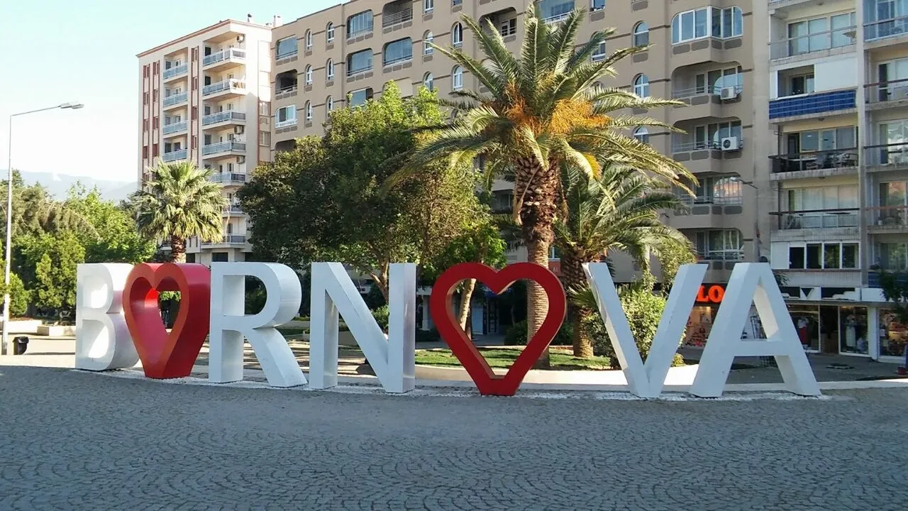 Salihli Bornova Arası Özel Araç Ile Kaç Saat Sürüyor