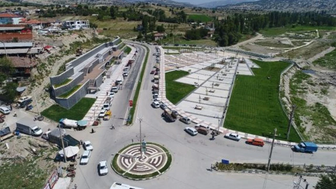 Selendi Kent Meydani Tamamlandi