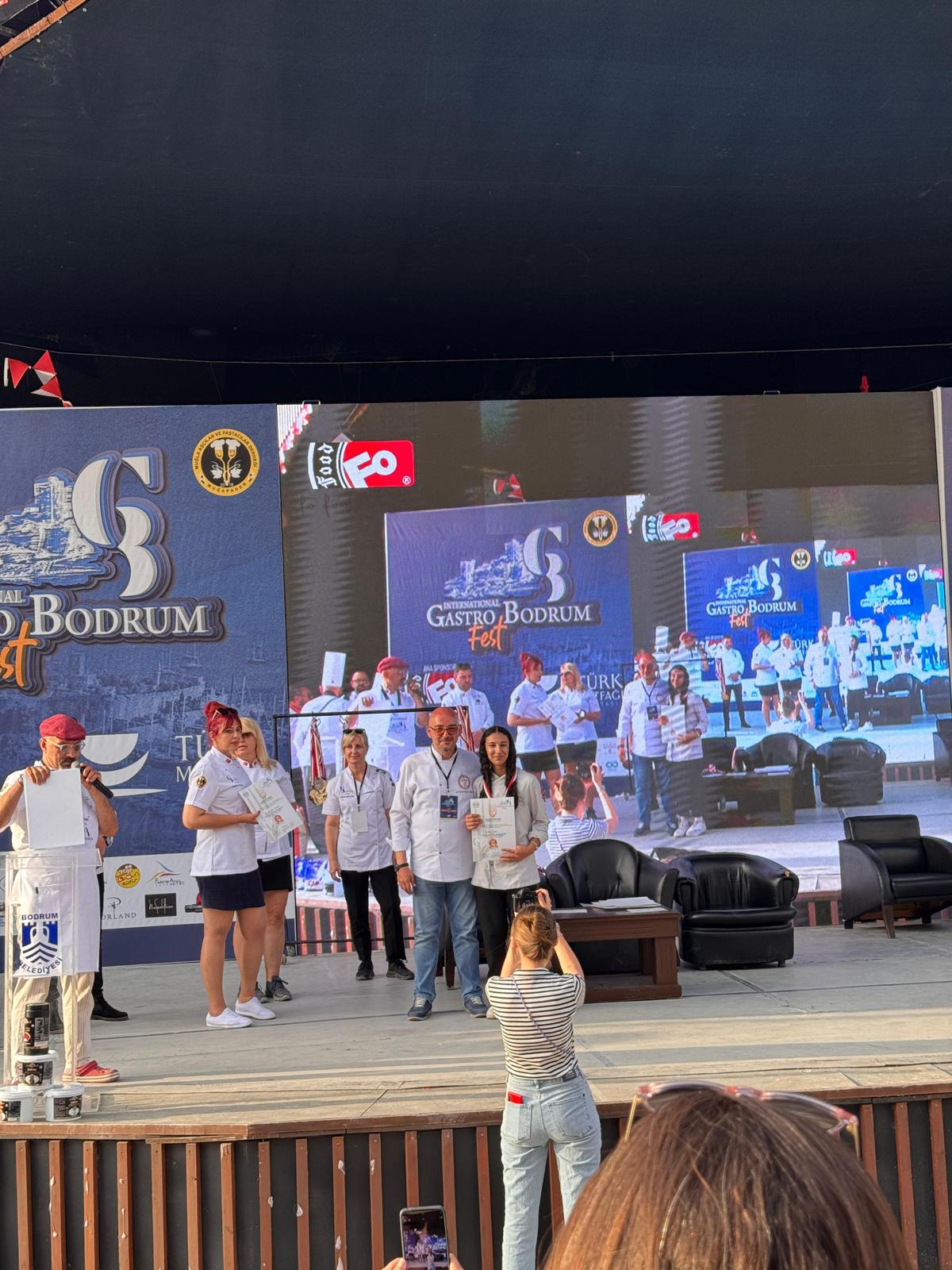 1B8737Dd C208 4Bf9 B1E7 Dc9Ffa479754