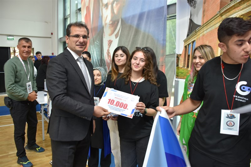 Ödüller Sahi̇pleri̇ni̇ Buldu (1)