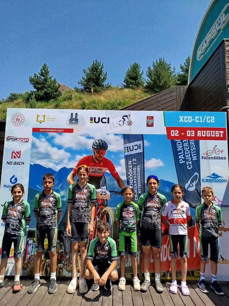 Akhisarlı Bisikletçiler (2)