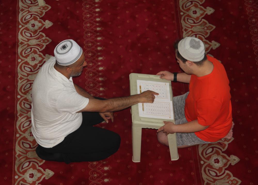 Cami Aşığı Genç (2)