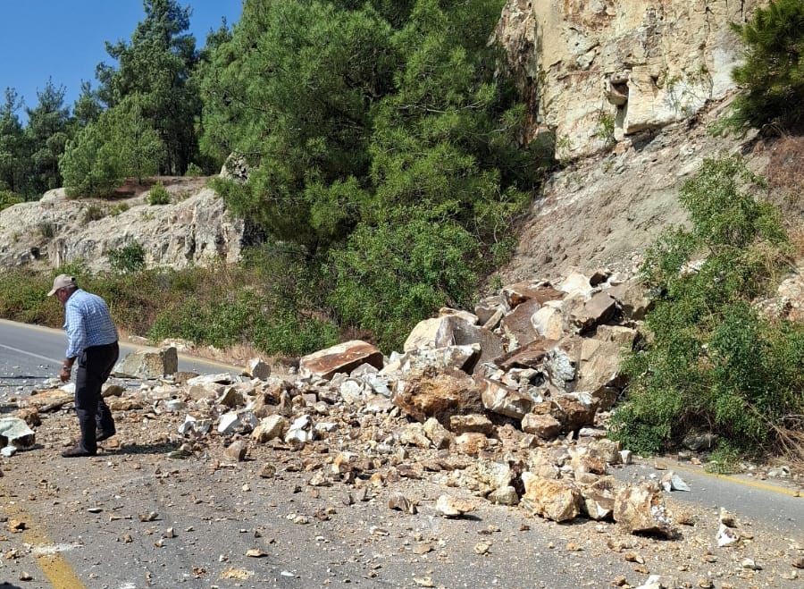 Gördes Toprak Kayması (1)