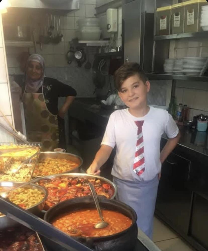 17 Yasindaki Izmirli Asci Ragip Sisko Kolay Para Yok Calismak Ayip Degil (2)